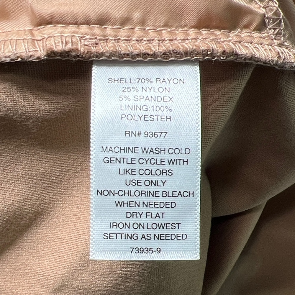 💥Liz Claiborne Women's Ankle /cropped Tan Pants - Picture 6 of 8